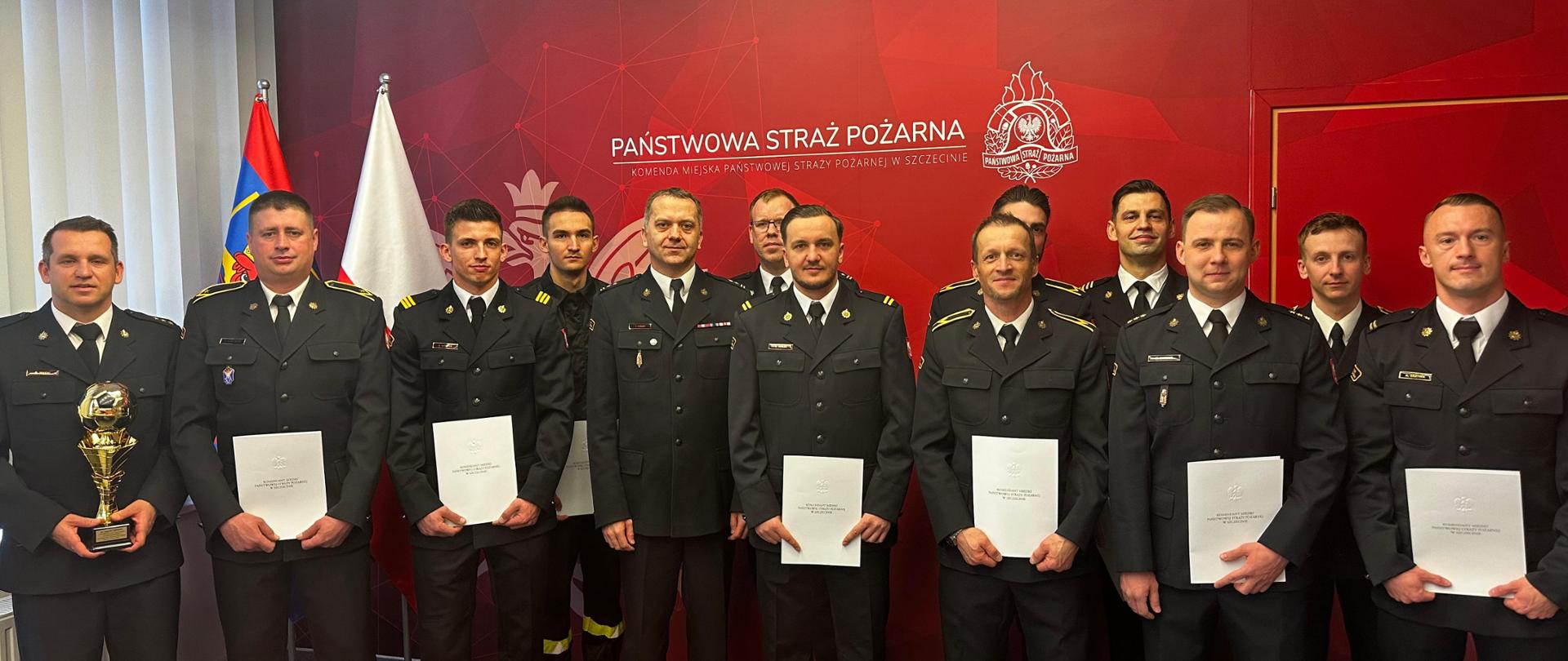 bryg. Jacek Cyburt oraz reprezentacja Komendy Miejskiej PSP w Szczecinie w halowej piłce nożnej 