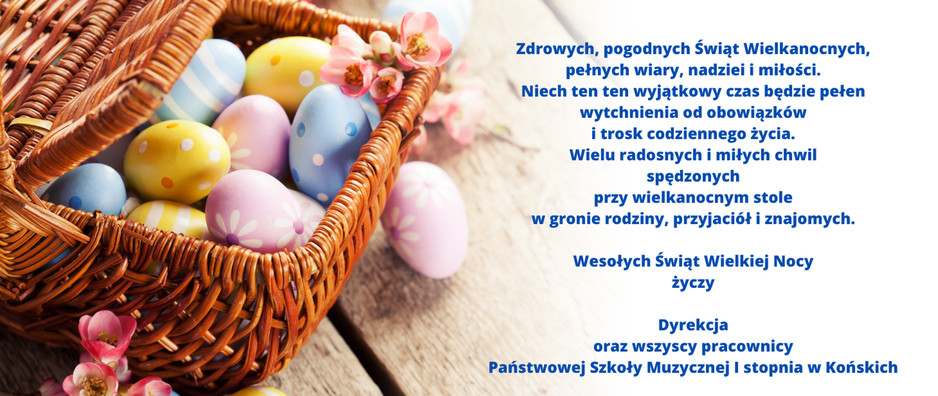 Baner świąteczny . Z prawej strony kolorowe pisanki w brązowym + koszyczku. Z lewej stron ąyczenia świateczne . Kolor czcionki niebieski.