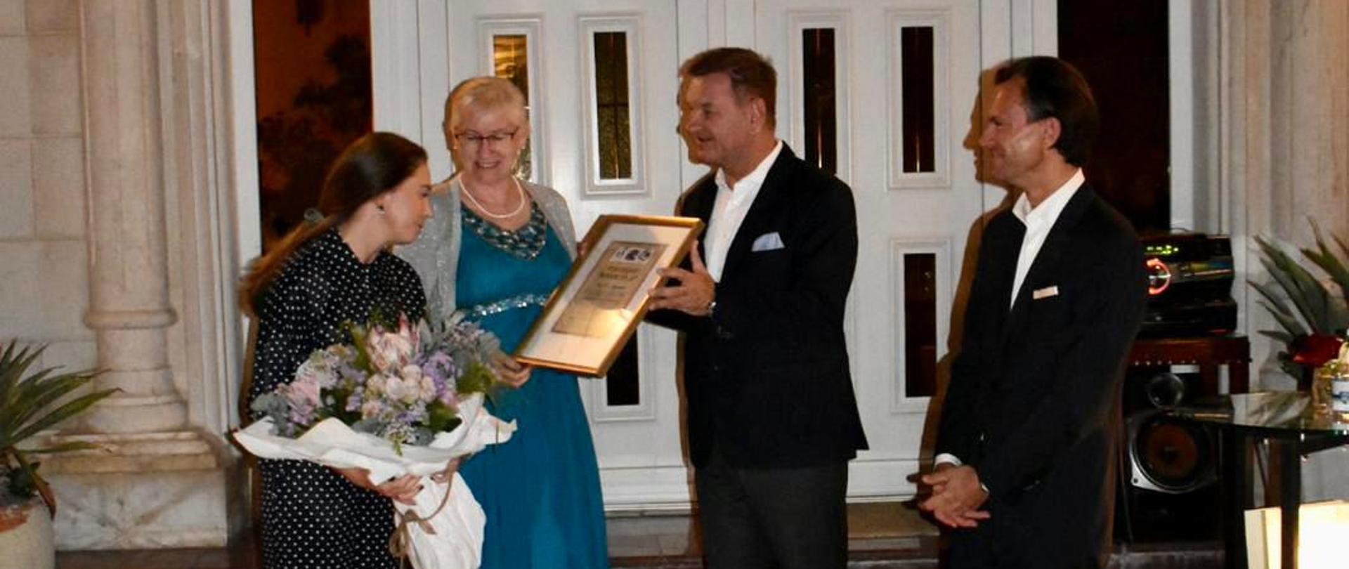 wręczenie nagrody Polonijny rodzic na 6