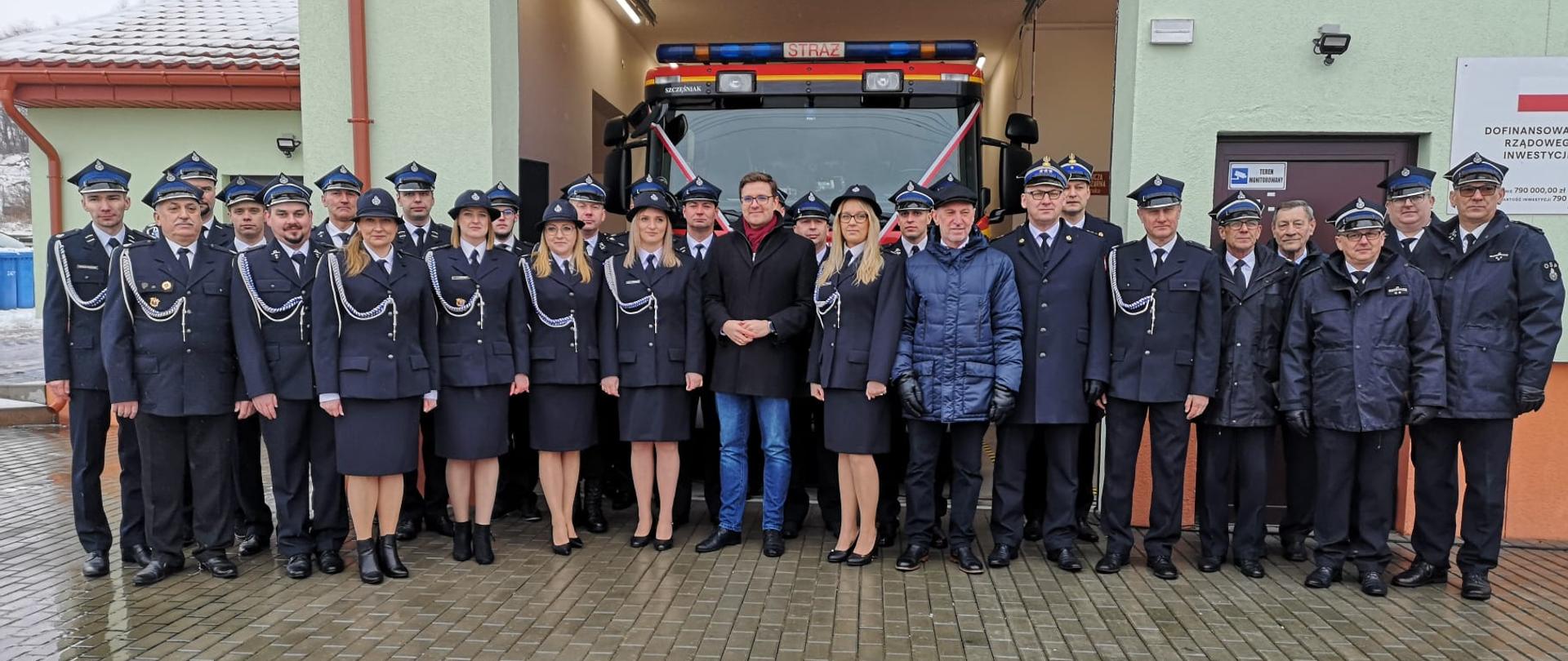 Pamiątkowe zdjęcie grupowe. 