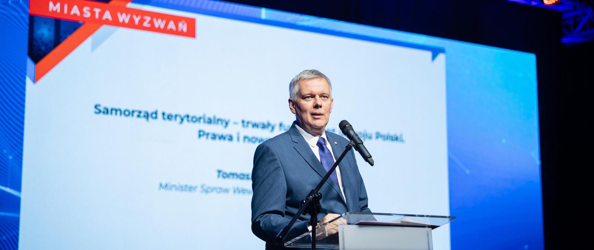 Minister Tomasz Siemoniak podczas konferencji „Miasta wyzwań”