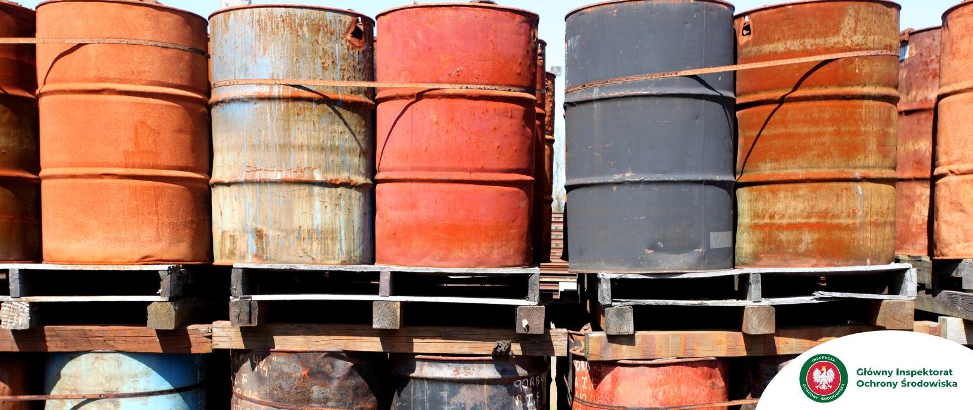 Kontenery z odpadami chemicznymi