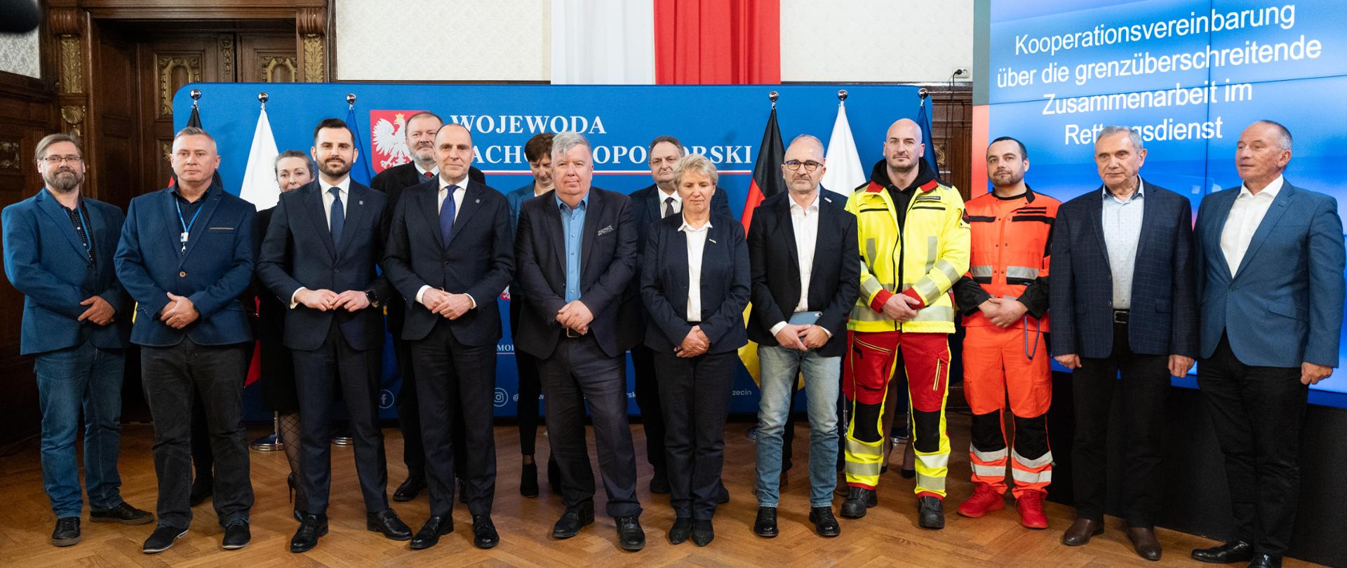 wspólne zdjęcie uczestników porozumienia 