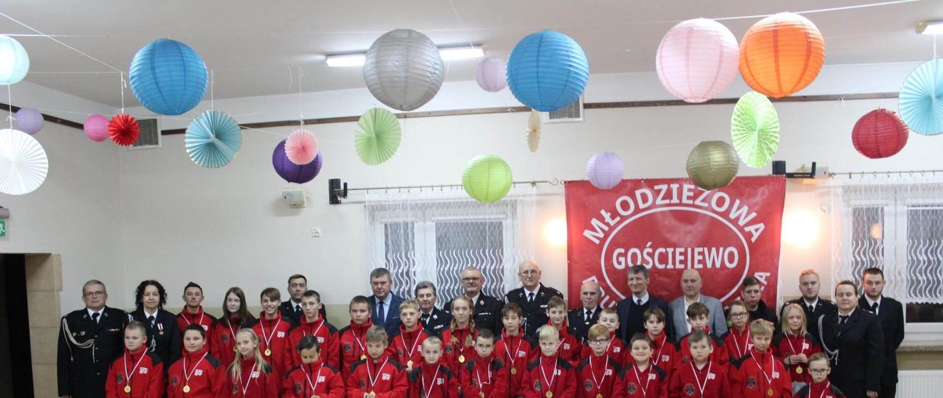 Pasowanie nowych członków Młodzieżowej Drużyny Pożarniczej OSP Gościejewo.