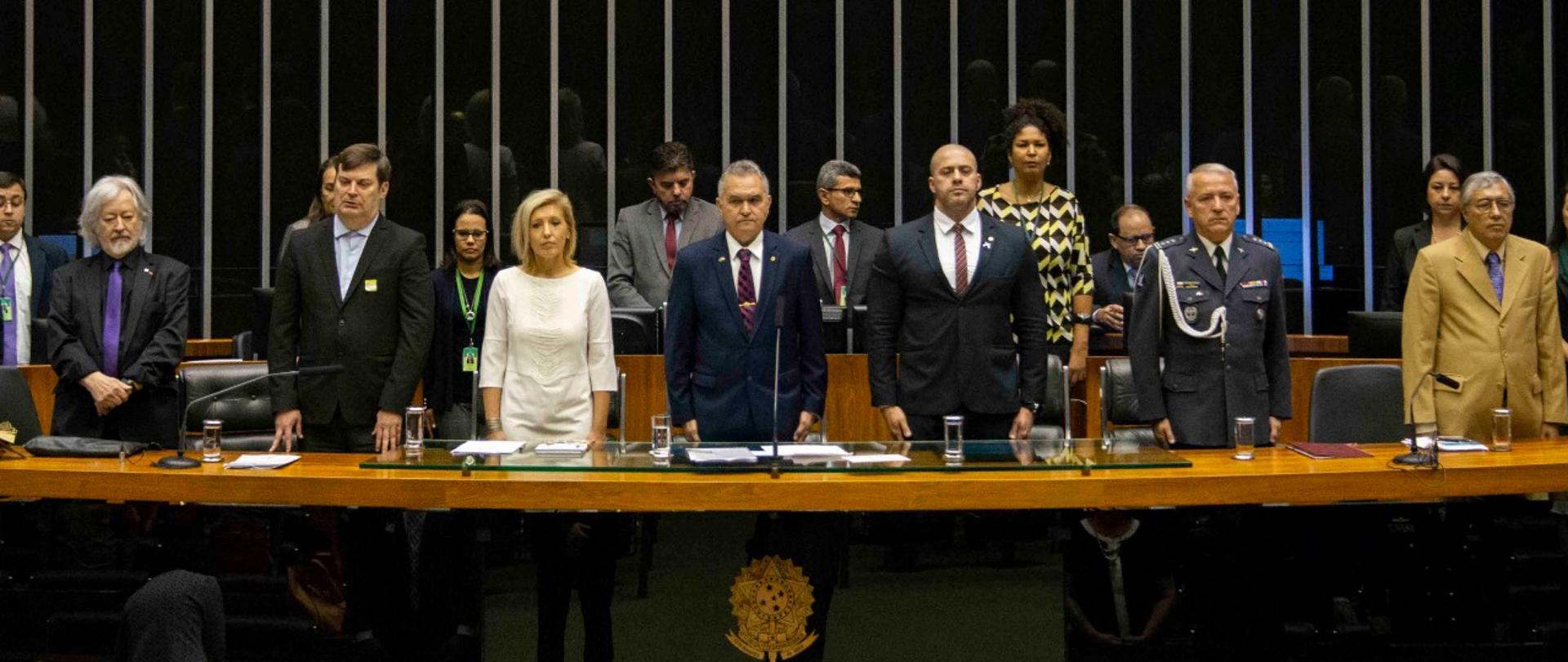 Sessão solene no Parlamento