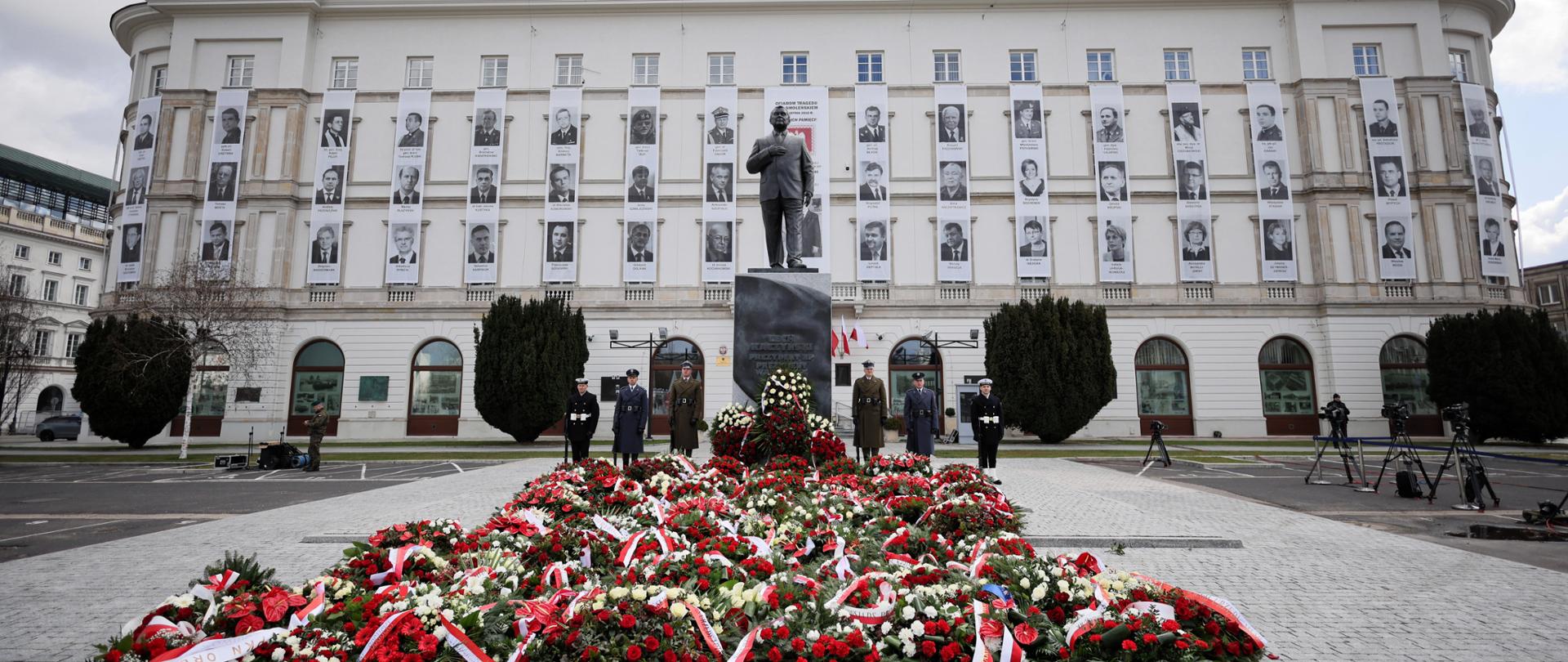 12. rocznica katastrofy smoleńskiej. fot, PAP Leszek Szymański