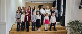 Galeria 20 zdjęć z koncertu uczniów fortepianu p. A. Strzygockiej i p. E. Malinowskiej "Mój ulubiony utwór", który odbył się 13 maja w auli psm w Kłodzku. Młodzi wykonawcy grają na fortepianie w sali koncertowej