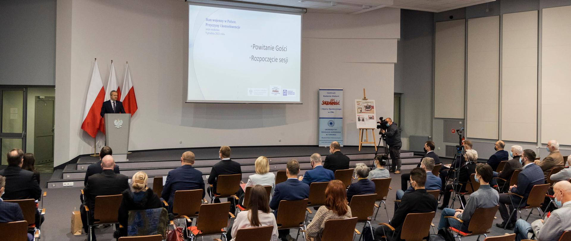 Wojewoda podczas sesji naukowej pn. "Stan wojenny w Polsce. Przyczyny i konsekwencje"