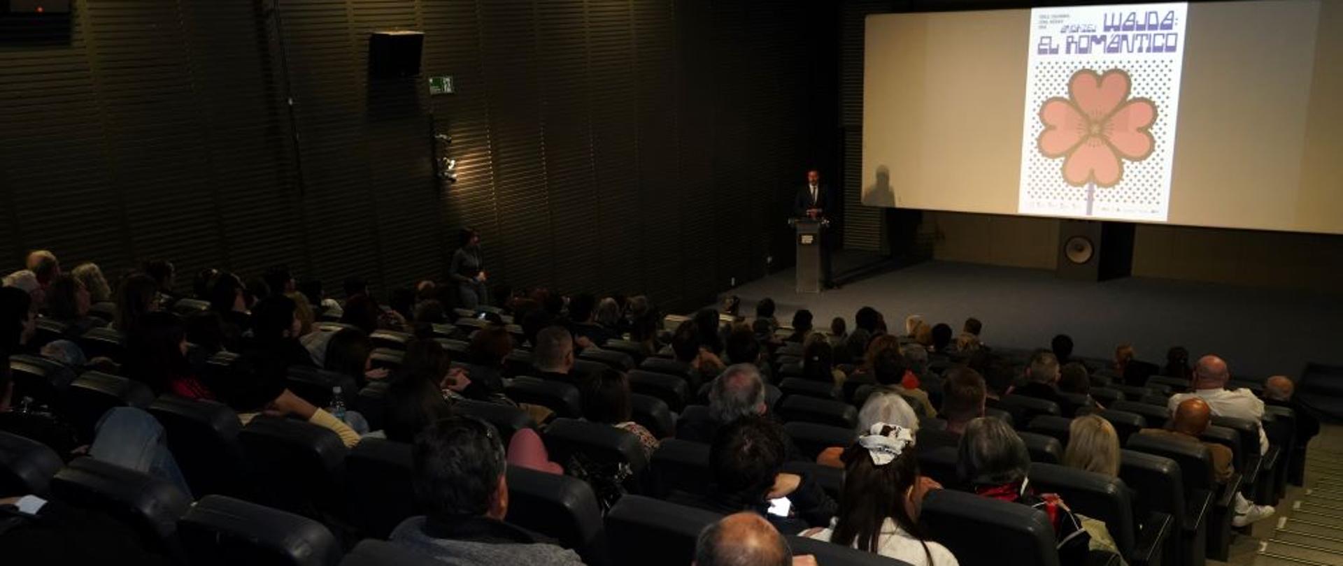 sala de cine grafica del festival de Wajdy