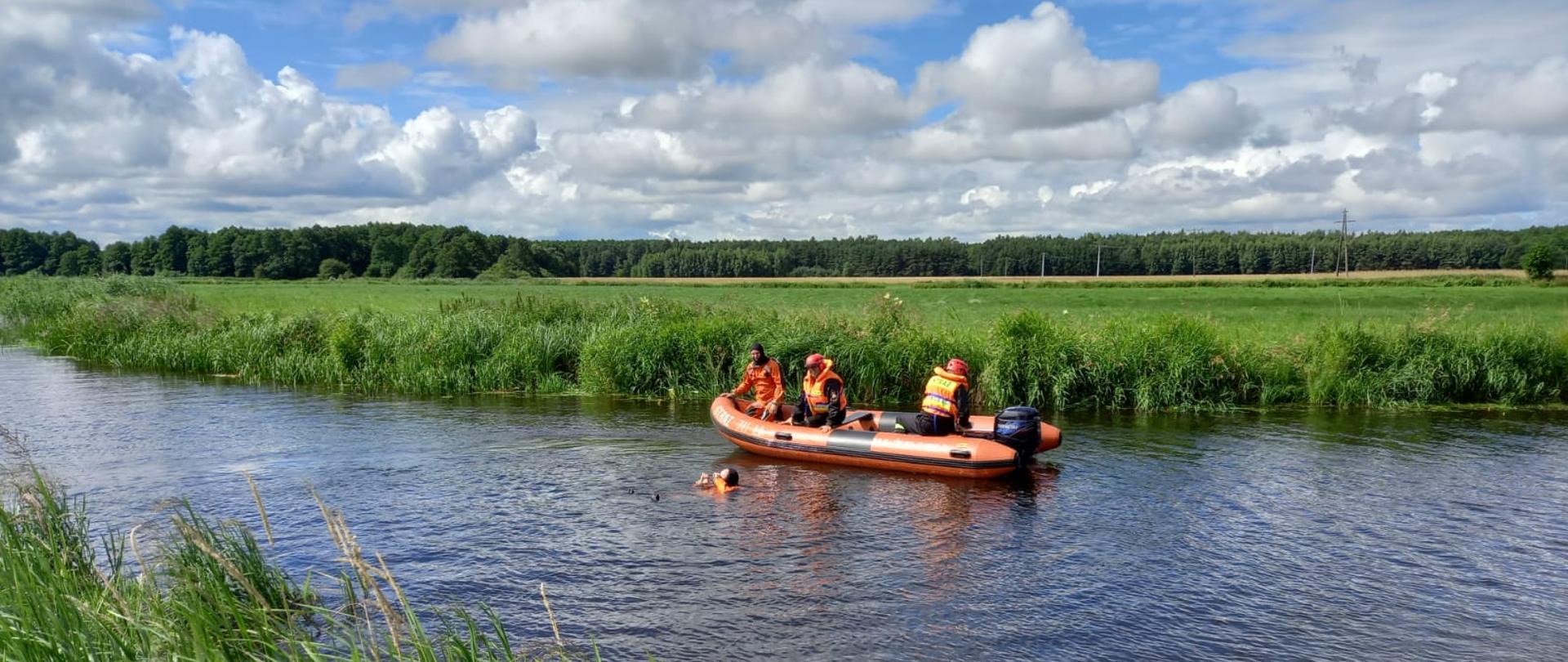Ćwiczenia w ramach doskonalenia zawodowego na rzece Wkra