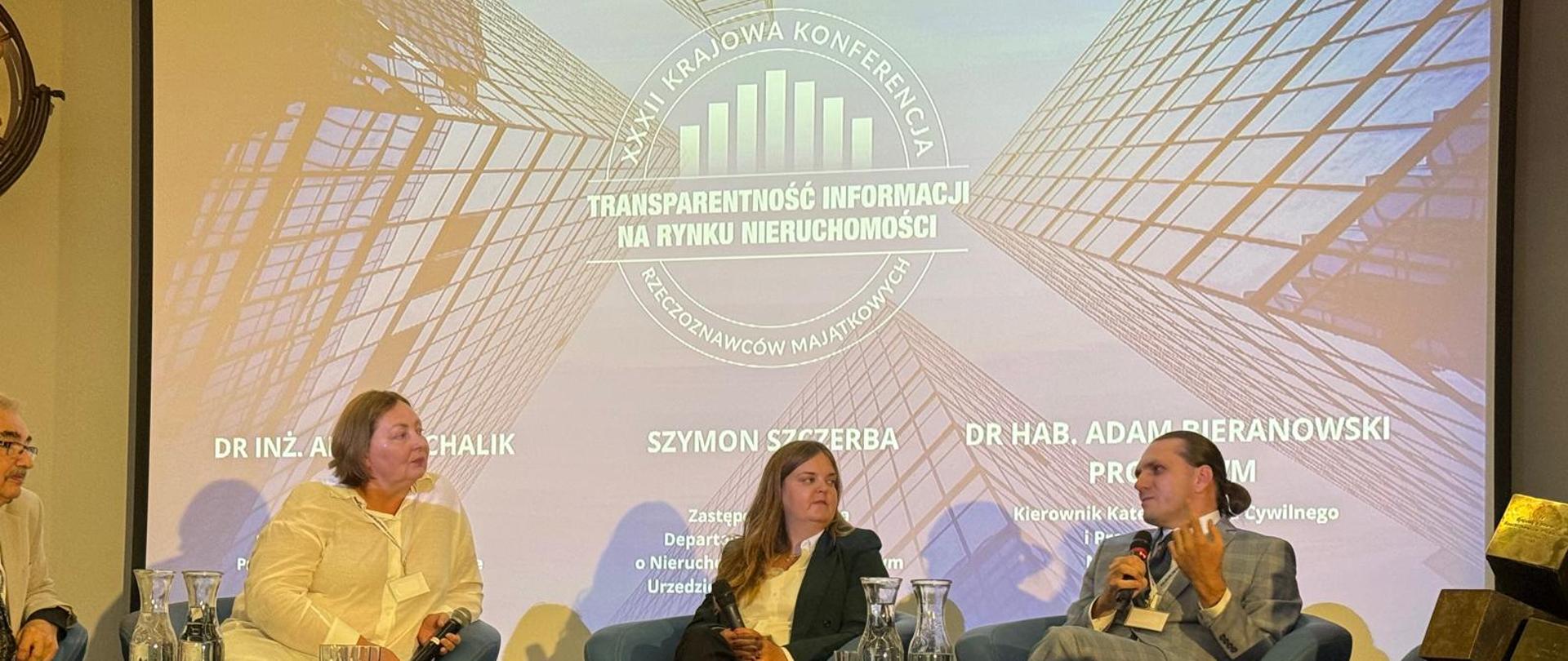 Zastępca Dyrektora w Departamencie Informacji o Nieruchomościach Szymon Szczerba w panelu dyskusyjnym na XXXII Krajowej Konferencji Rzeczoznawców Majątkowych