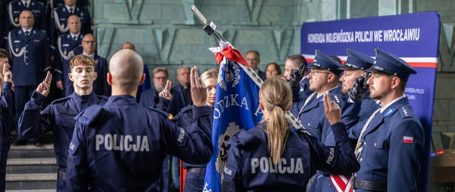 70 nowych funkcjonariuszy zasiliło szeregi dolnośląskiej Policji
