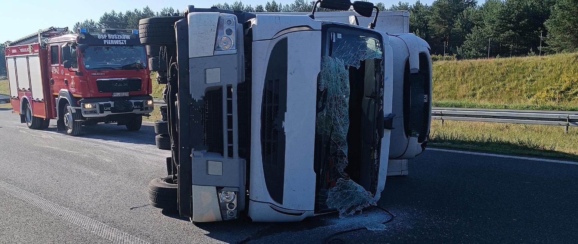 Samochód ciężarowy po wypadku drogowym