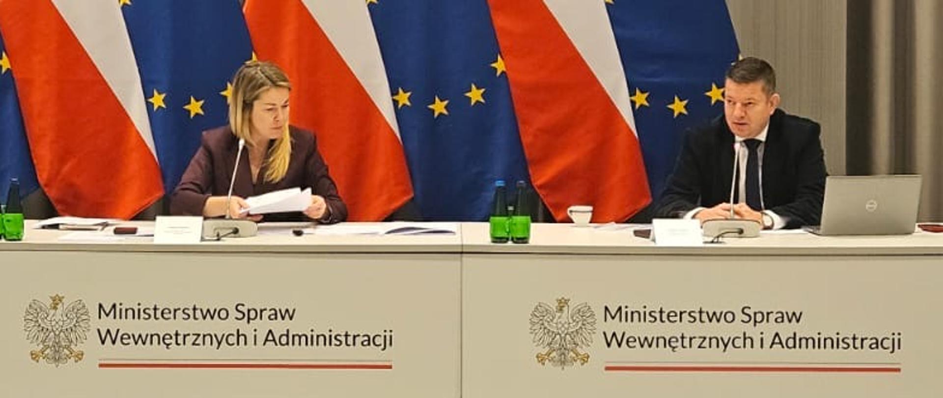 28 listopada 2025 r. wiceminister infrastruktury Przemysław Koperski uczestniczył w kolejnym posiedzeniu Zespołu do spraw Odbudowy po Powodzi z września 2024 r. Na spotkaniu w siedzibie Ministerstwa Spraw Wewnętrznych i Administracji podsumowano działania podjęte w zakresie usuwania skutków kataklizmu (wrzesień 2024 - październik 2025), omówiono wyzwania, a także określono plan działań na 2026 rok.