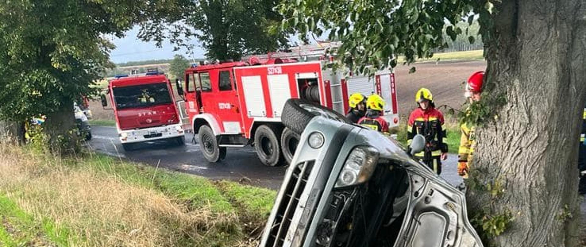 Dachowanie samochodu osobowego marki RENAULT Scenic w miejscowości Budziszewko. 