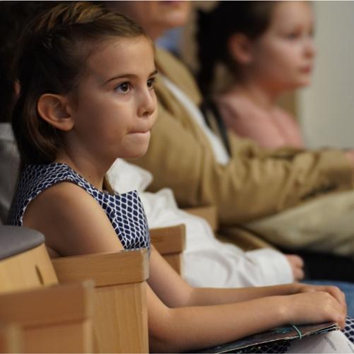 Zdjęcie przedstawia uczestników koncertu