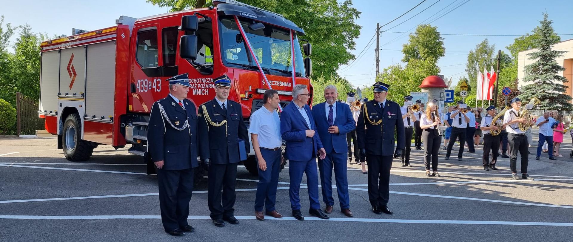Przekazanie średniego samochodu gaśniczego dla OSP Mnich