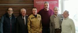Spotkanie KRiE w Koszalinie, jubilaci wraz z Prezesem Koła oraz Komendantem Miejskim PSP w Koszalinie st. bryg. Jackiem Szpuntowiczem 