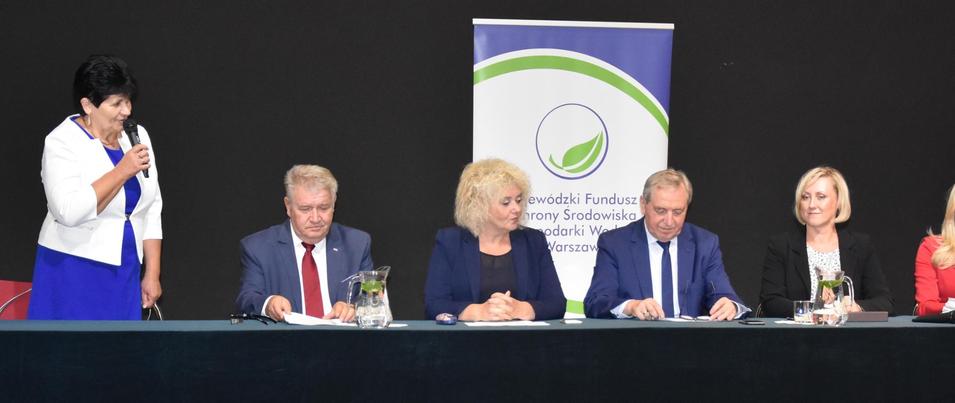 Podpisanie umów, dotyczących zakupu samochodów ratowniczo – gaśniczych, sprzętu i wyposażenia strażackiego oraz doposażenia Młodzieżowych Drużyn Pożarniczych