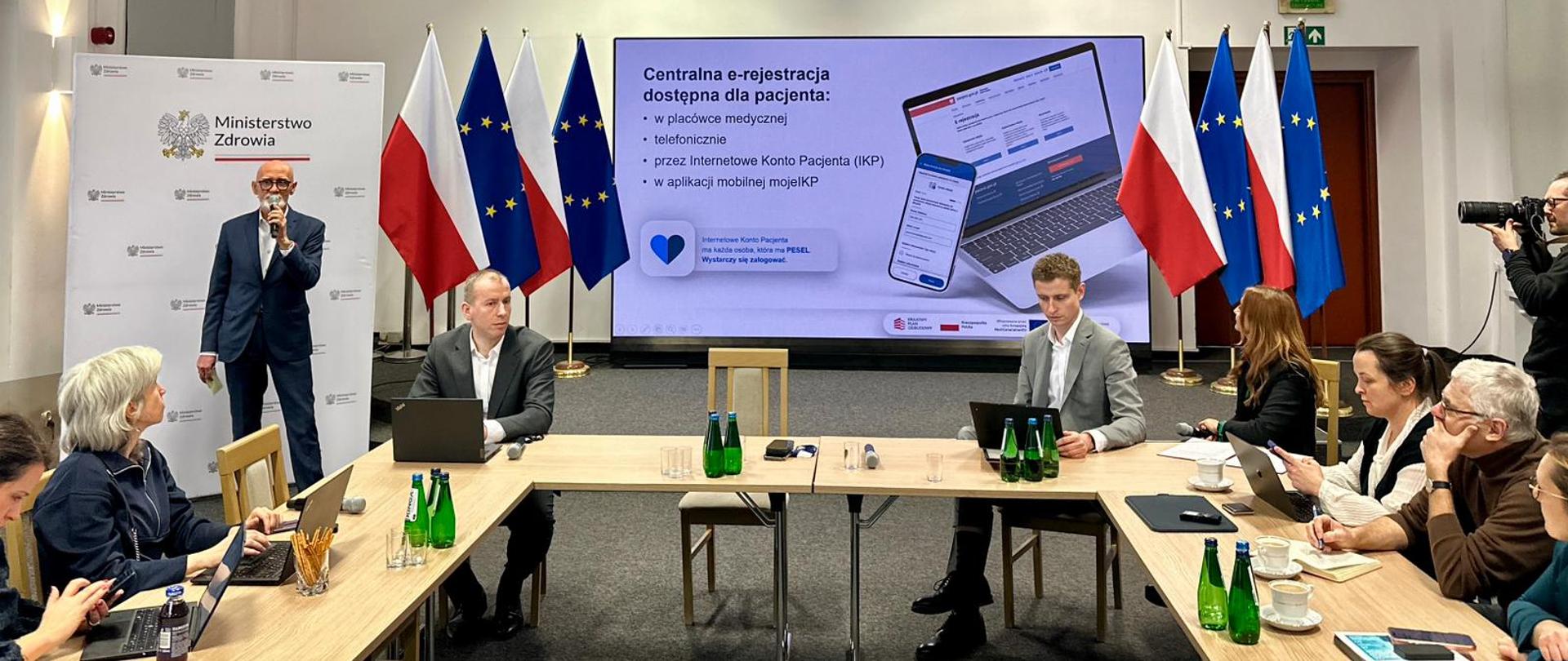 zdjęcie z konferencji prasowej nt. e-rejestracji