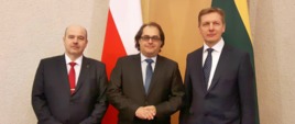 Minister Marek Gróbarczyk, prezes zarządu Portu Szczecin-Świnoujście Dariusz Słaboszewski i dyrektor portu w Kłajpedzie Arvydas Vaitkus