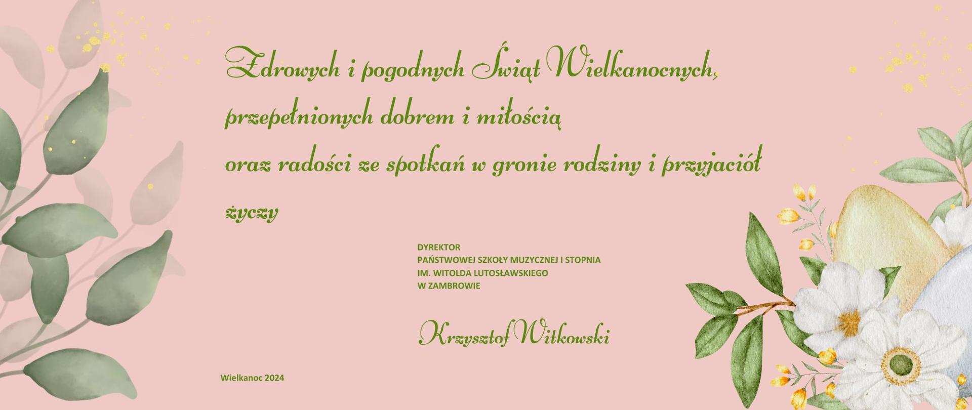 Na różowym tle poziomego zdjęcia umiejscowione są w centralnej części życzenia wielkanocne zieloną pisaną czcionką od Dyrektora szkoły. Po prawej i lewej stronie umieszczone są motywy kwiatowe we wiosennym anturażu.