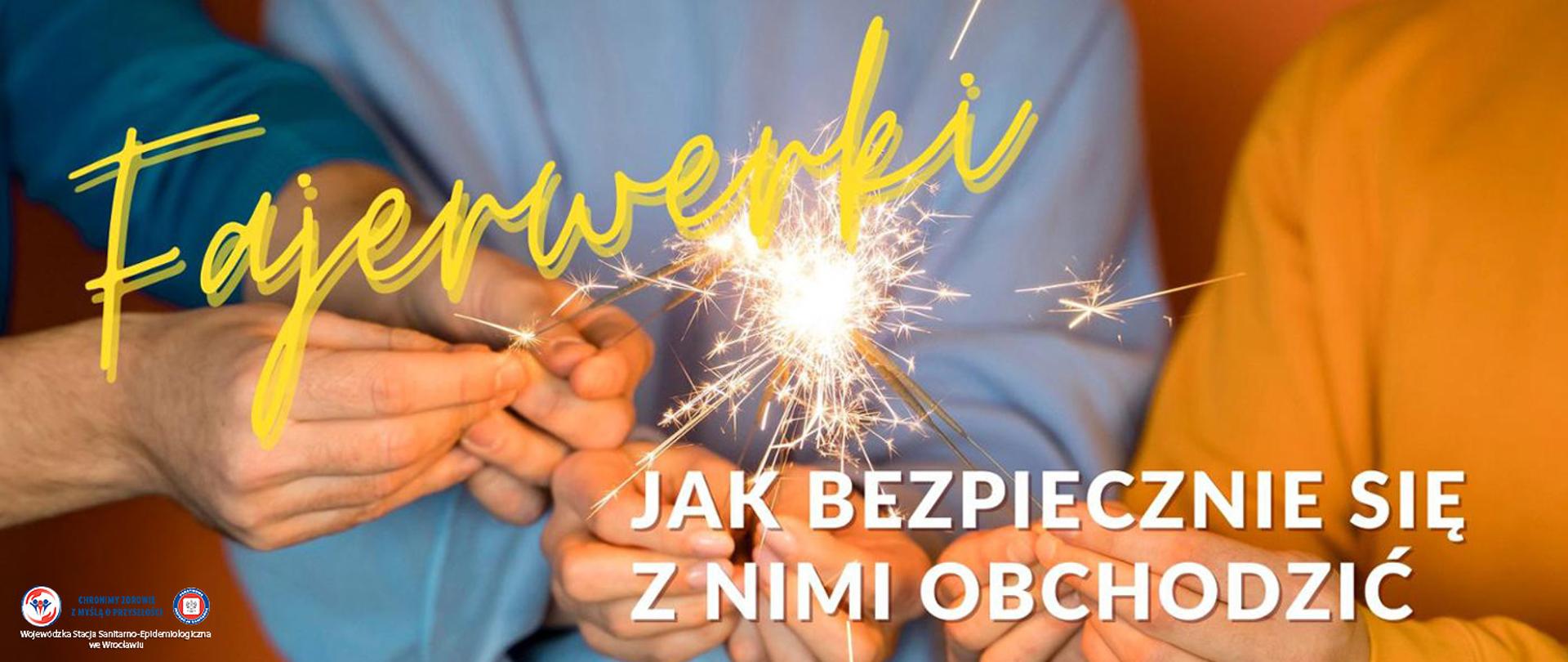 Osoby trzymające palące się zimne ognie