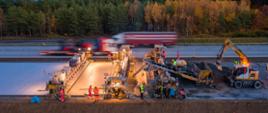 Układanie nawierzchni betonowej na odcinku A1 Kamieńsk - Radomsko