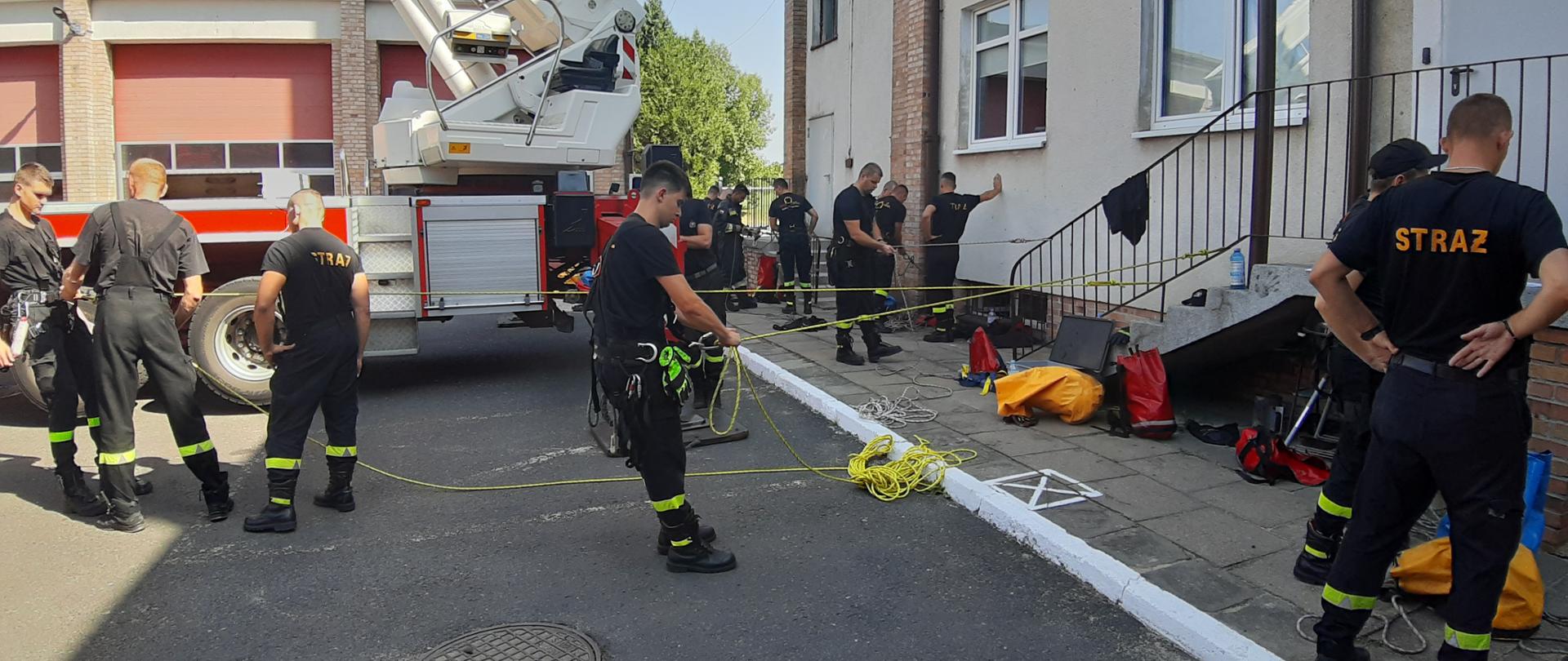 SZKOLENIE Z ZAKRESU RATOWNICTWA WYSOKOŚCIOWEGO 