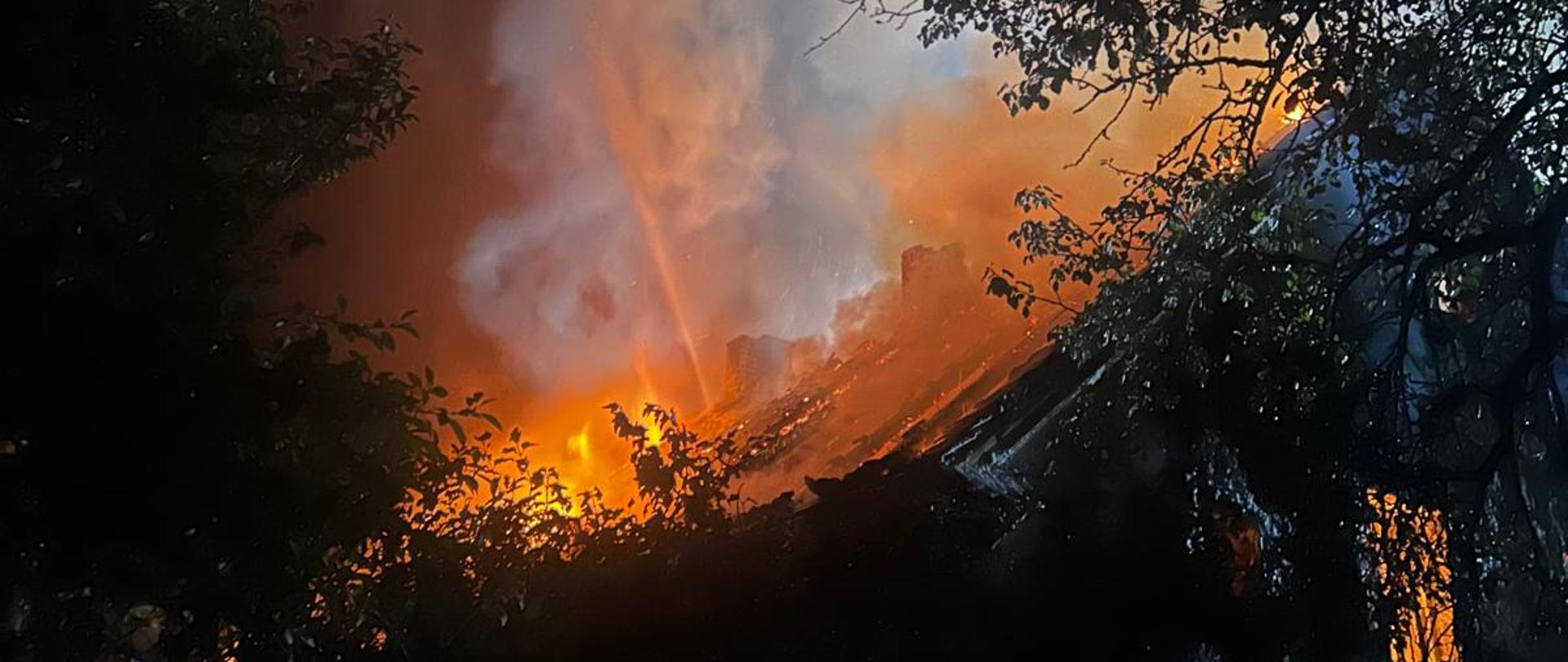 Pożar budynku mieszkalnego przy ul. Osadniczej w Żarach
