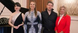 uroczystość z okazji 11 Listopada, Chargé d'affaires a.i. Milena Łukasiewicz, Julia Malik sopran, Witold Wilczek piano, konsul honorowa Ana Maria Chamy, w tle fortepian
