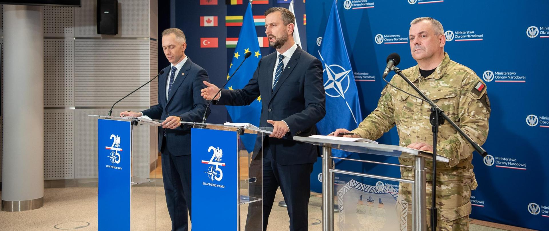 11 czerwca 2024 r. w siedzibie Ministerstwa Obrony Narodowej odbyła się konferencja prasowa z udziałem wicepremiera - ministra obrony narodowej Władysława Kosiniaka-Kamysza, wiceministra Cezarego Tomczyka oraz szefa Sztabu Generalnego WP gen. Wiesława Kukuły. Fot. Maciej Nędzyński/CO MON