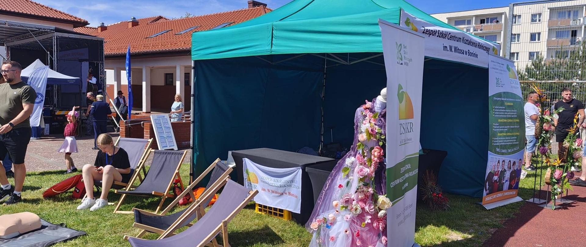 zdjęcie przedstawia stoisko szkoły ZSCKR w Boninie