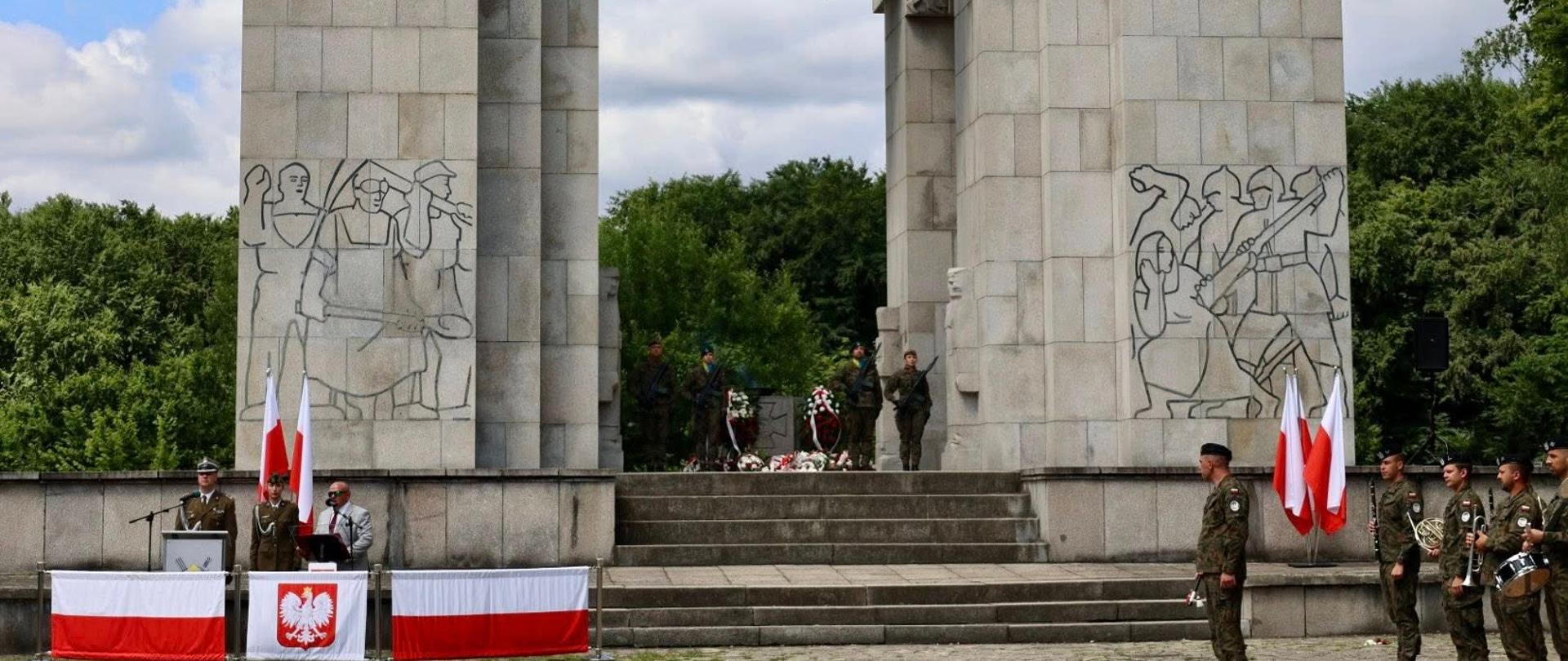 Góra Świętej Anny to miejsce szczególne – pełne historii i symboliki. To właśnie tutaj rozegrała się jedna z najważniejszych bitew III Powstania Śląskiego.