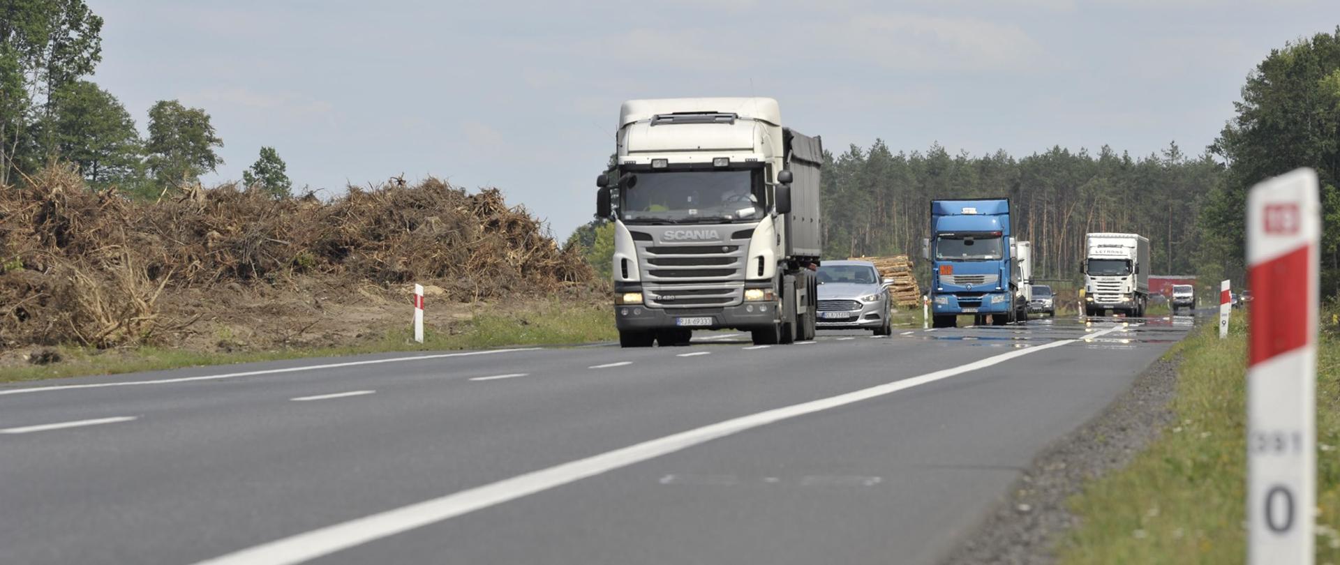 Ciężarówki uczestniczące w ruchu drogowym 