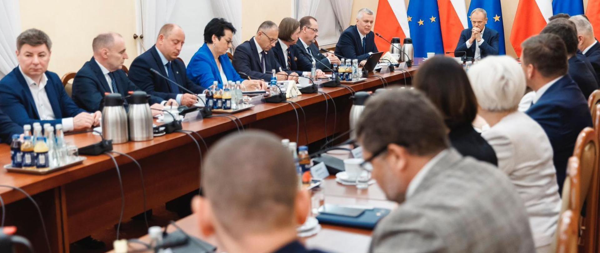 narada wojewodów z premierem i ministrem spraw wewnętrznych i administracji 