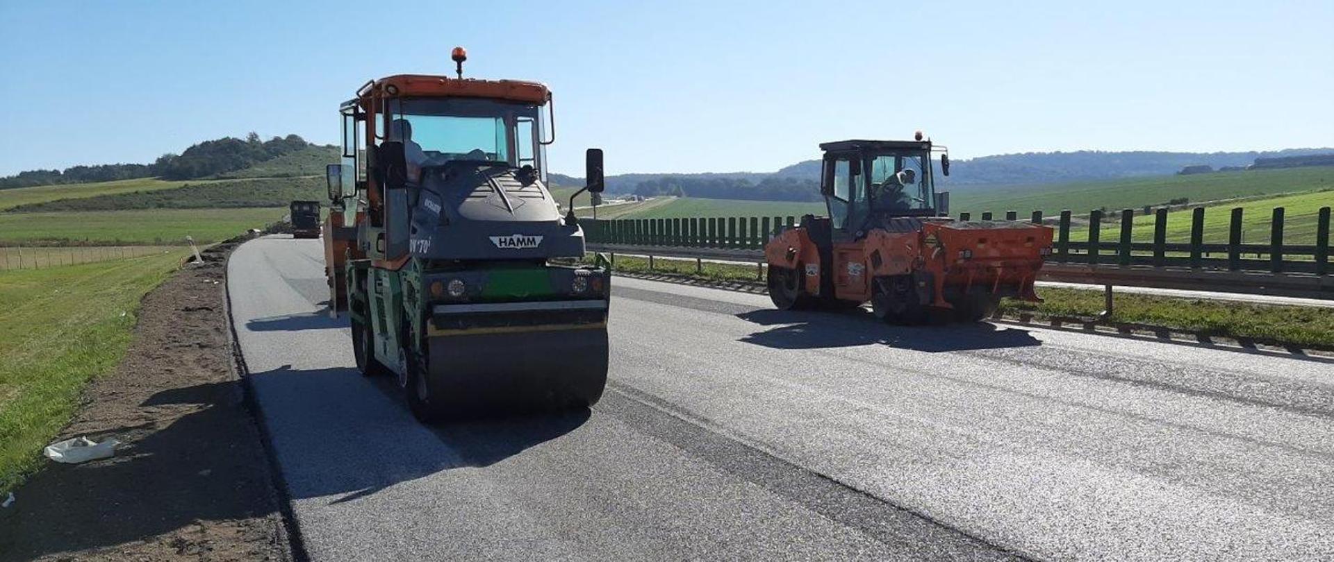 Zdjęcie przedstawia prace remontowe na autostradzie A4
