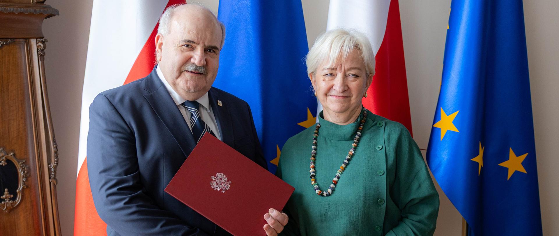 Dr Wiesław Chudzik - konsultant wojewódzki do spraw medycyny sportowej oraz wojewoda łódzki Dorota Ryl 