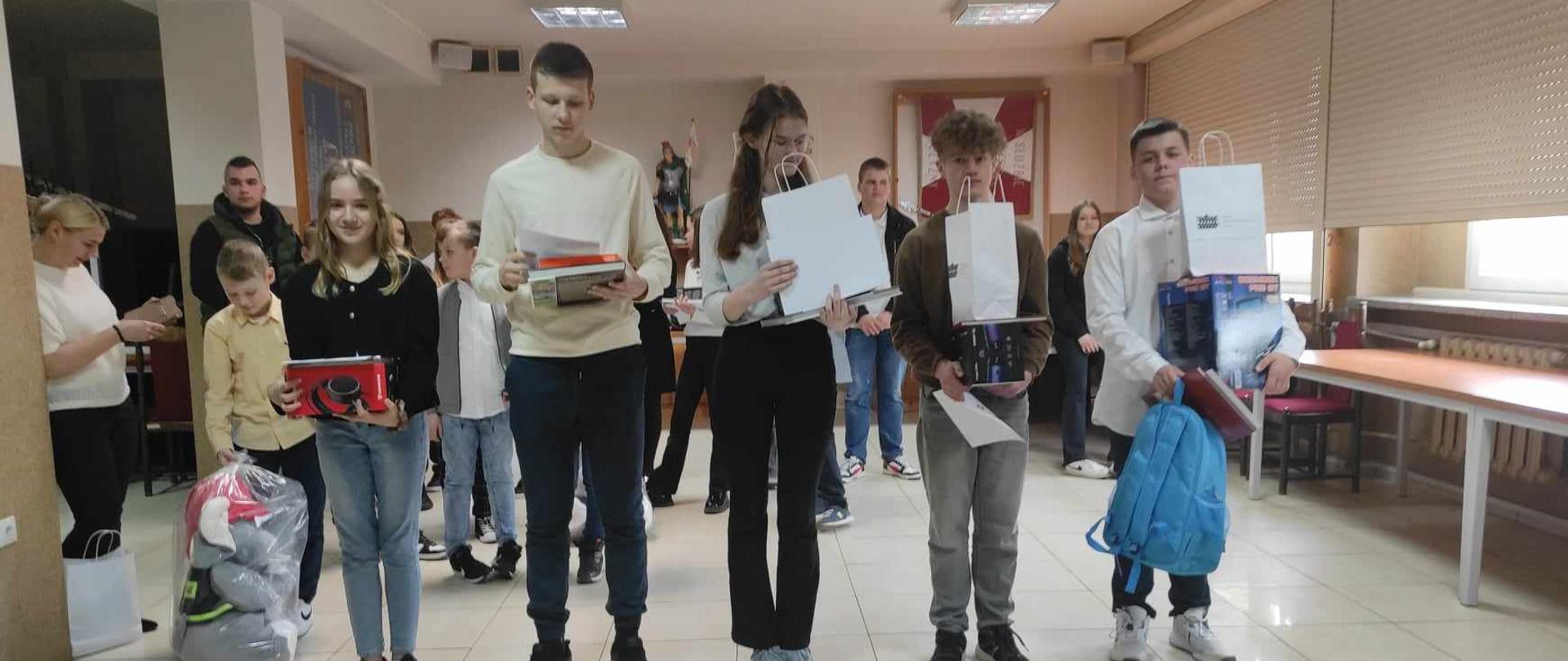 Na zdjęciu widzimy uczestników Turnieju Pożarniczego 