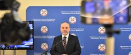 Wiceminister klimatu i środowiska Piotr Dziadzio podczas konferencji prasowej / fot. Michał Zieliński (PIG-PIB).