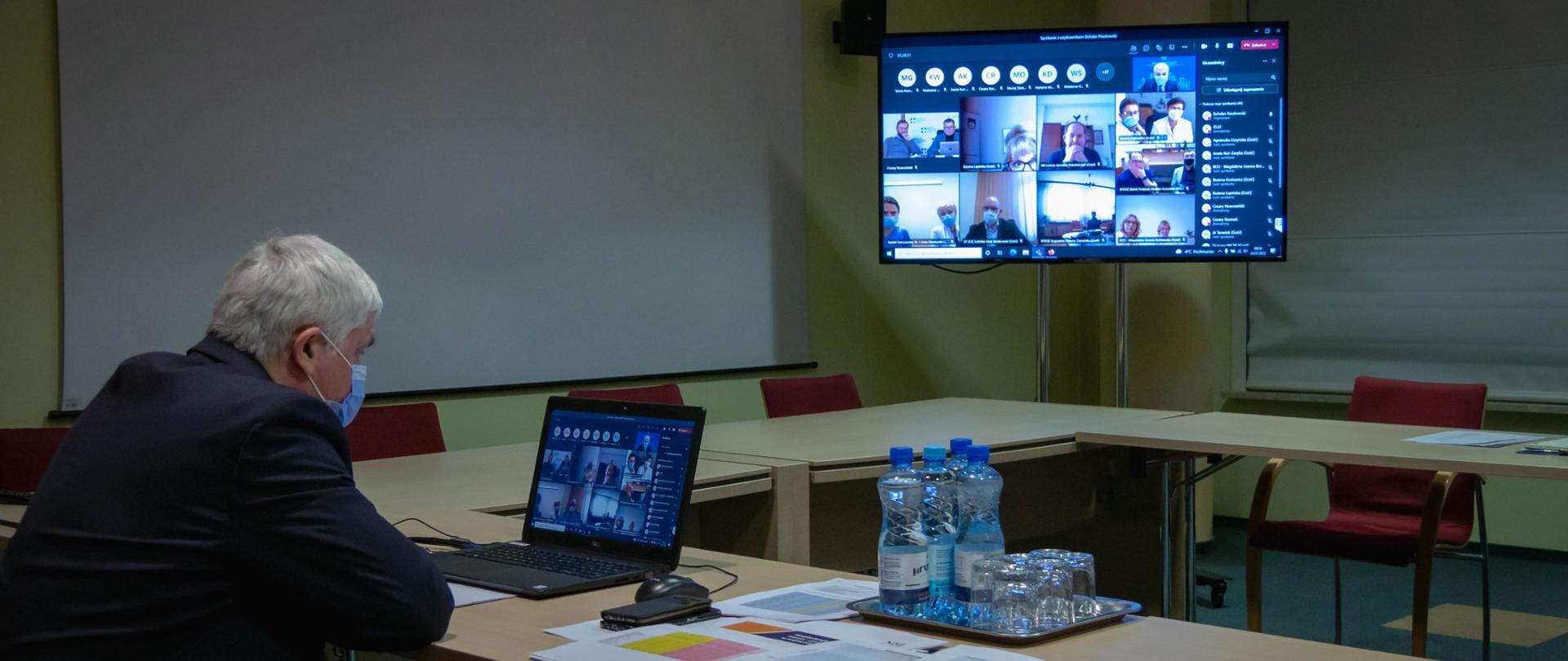 Wideokonferencja wojewody podlaskiego z dyrektorami szpitali, konsultantami wojewódzkimi, dyrekcją WSSE i NFZ