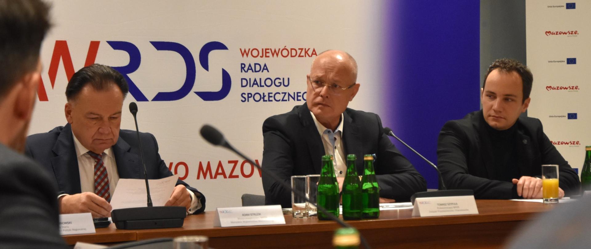 Na zdjęciu widać mężczyzn