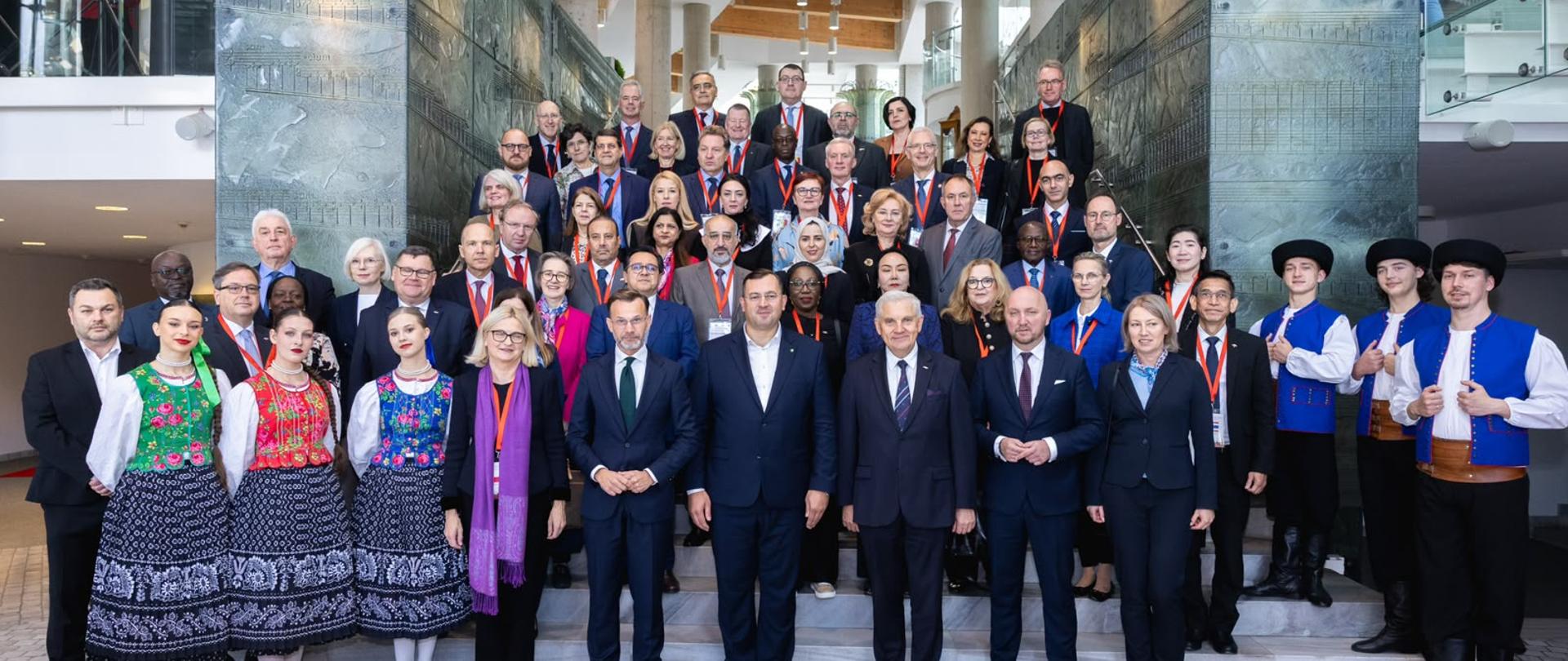 Wizyta ambasadorów 31 państw w Operze i Filharmonii Podlaskiej