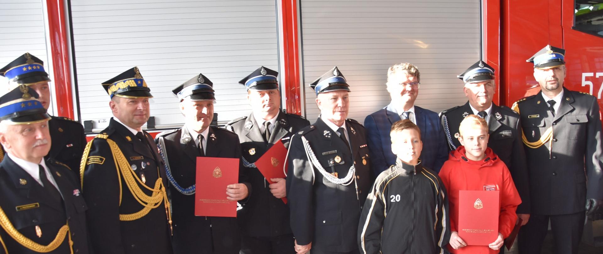 Uroczyste wręczenie promes dla Młodzieżowych Drużyn Pożarniczych w KP PSP w Płońsku