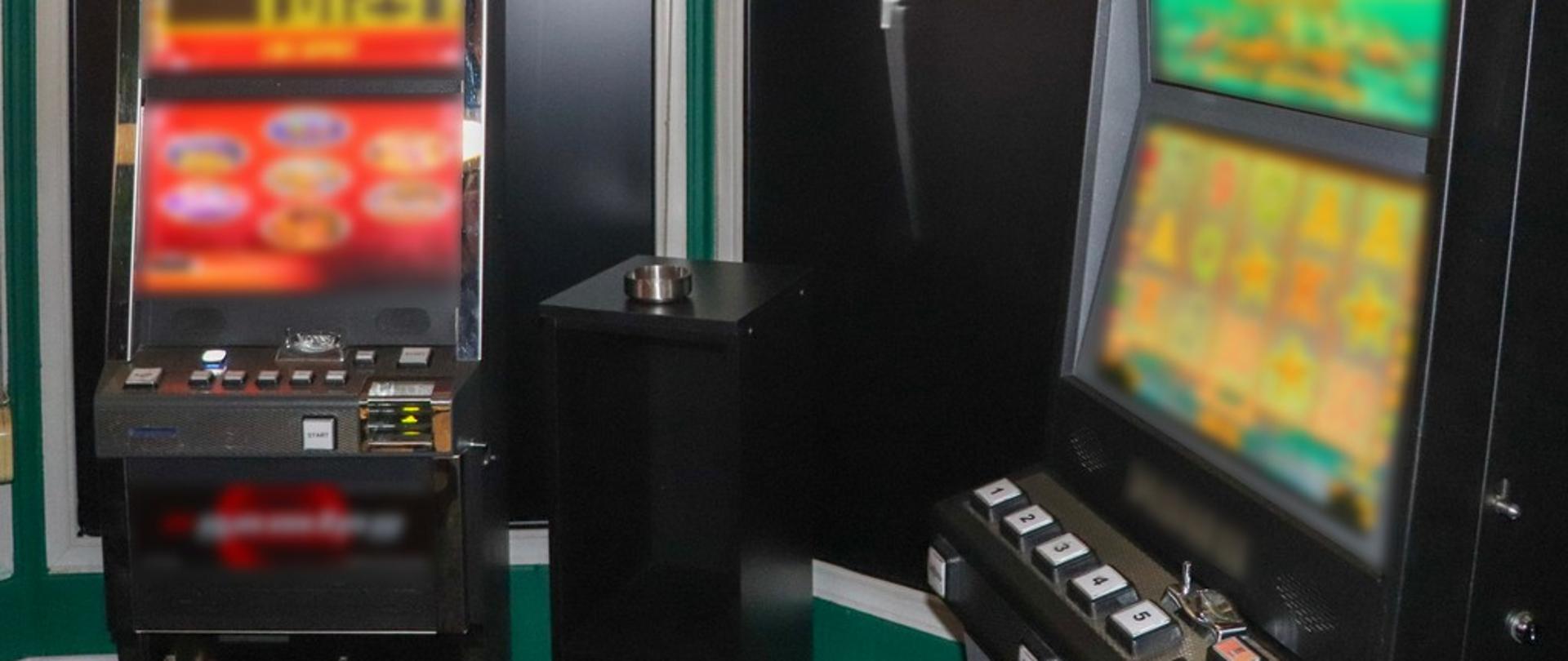 Dwa automaty do gier hazarodwych