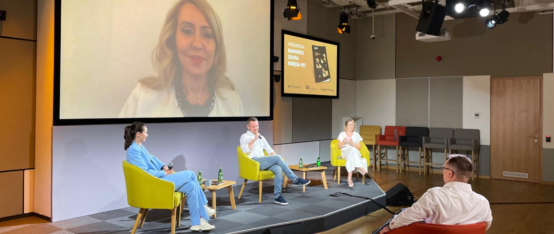 W dyskusji wzięli udział (od prawej) Rozalia Urbanek, PFR Ventures, Michał Kramarz, Google for Startups, Hanna Strykowska, NCBR oraz zdalnie Karolina Buratyńska, Biotts.