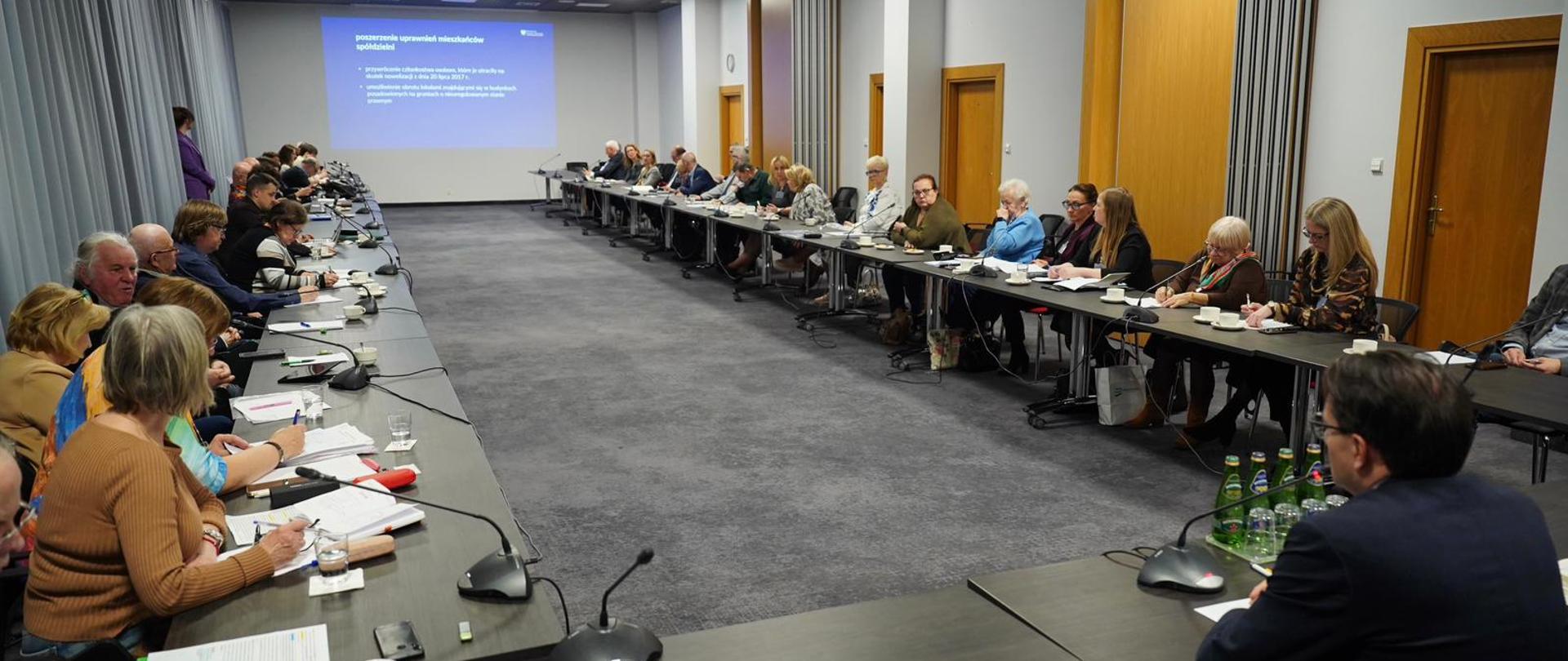 Plan ogólny sali, spotkanie z ministrem Lewandowskim