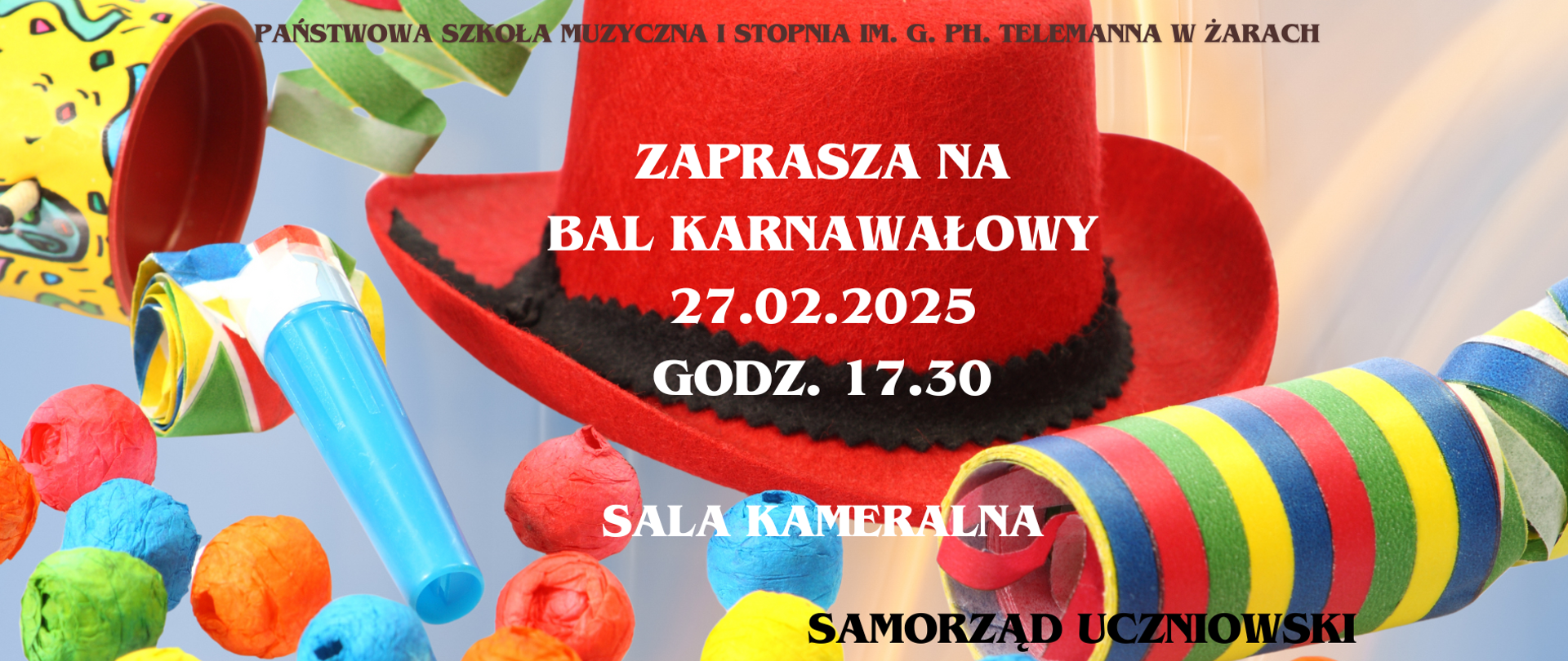 Plakat zaprasza na Bal Karnawałowy organizowany przez **Państwową Szkołę Muzyczną I stopnia im. G. Ph. Telemanna w Żarach**.
### Szczegóły wydarzenia:
- **Data:** 27 lutego 2025 r.
- **Godzina:** 17:30
- **Miejsce:** Sala Kameralna
- **Organizator:** Samorząd Uczniowski
### Opis wizualny:
Plakat ma kolorową i radosną oprawę graficzną, nawiązującą do karnawału. W tle znajdują się elementy dekoracyjne, takie jak:
- czerwony kapelusz z czarnym brzegiem,
- kolorowe serpentyny,
- gwizdki imprezowe,
- papierowe ozdoby w intensywnych barwach (czerwony, niebieski, zielony, żółty).
Tekst jest wyraźny i dobrze widoczny, napisany białą i czarną czcionką na tle kolorowych dekoracji. Główne informacje są umieszczone centralnie, co przyciąga wzrok i ułatwia szybkie zapoznanie się z treścią plakatu.
Plakat skutecznie oddaje klimat karnawału i zachęca do uczestnictwa w wydarzeniu.