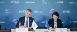 Dorota Zawadzka-Stępniak, prezes zarządu NFOŚiGW i wiceprezes Ioannis Tsakiris EIB. Podpisanie umowy na realizację „Krajowego Programu Pilotażowego ELENA”.
