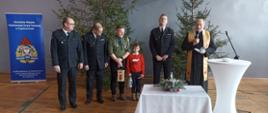 Na zdjęci Komendant Miejski Państwowej Straży Pożarnej wraz z zastępcami, oraz Kapelan Strażaków powiatu częstochowskiego i przedstawiciele Związku Harcerstwa Polskiego podczas Wigilii służbowej w Komendzie Miejskiej PSP w Częstochowie